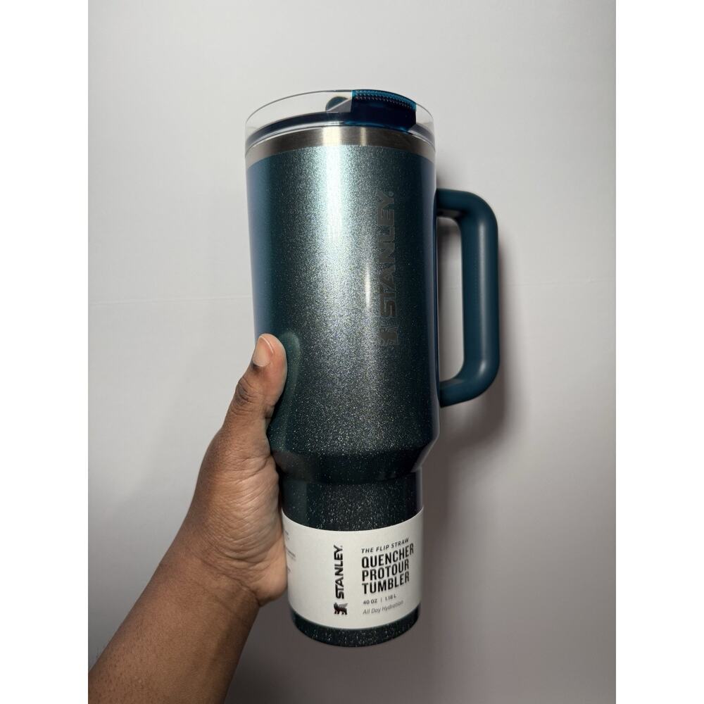 Stanley Holiday 2025 PONDEROSA BLUE SHIMMER 40oz Protour Tumbler BNWT + Boot - Picture 6 of 8